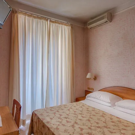 Hotel Washington 2*
